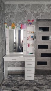 Гримерний столик з дзеркалом СМ50