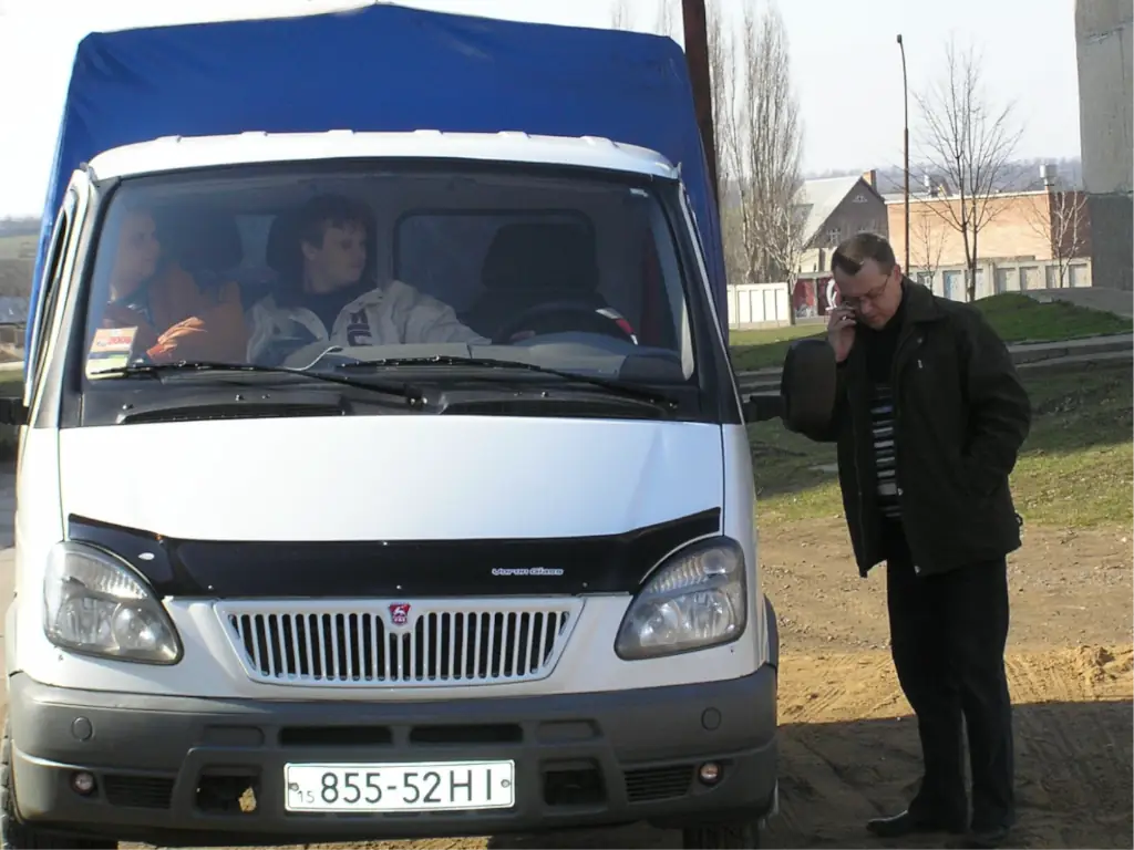 Доставка меблів, історія Dzerkalko