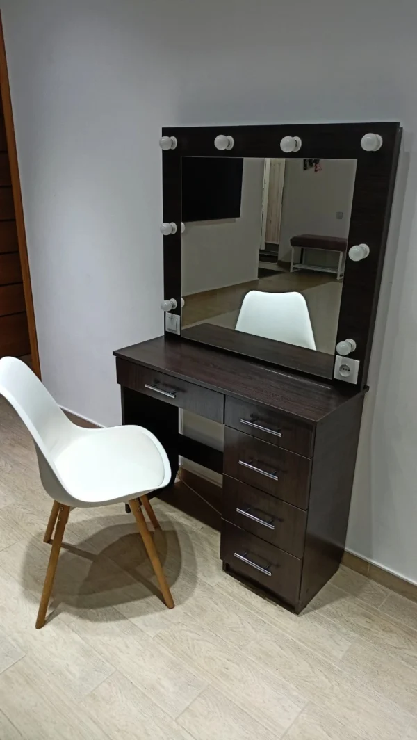 Модель СМ133 з лампочками