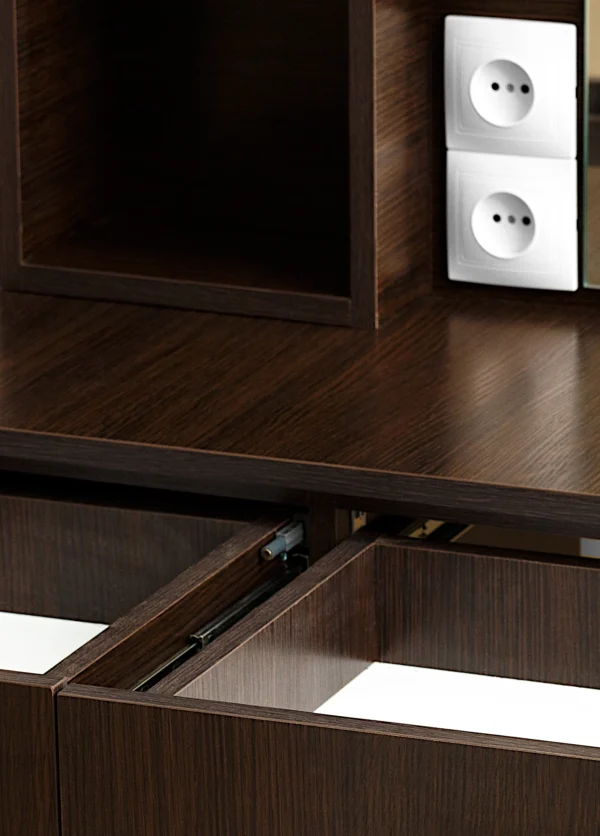 Модель СМ4 з ящиками, які відкриваються без ручок