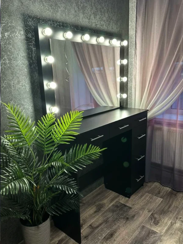 Модель СМ25 | Чорний | в кімнаті Модель СМ25 | Чорний | в кімнаті