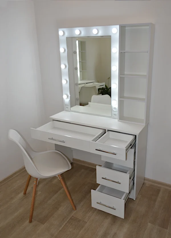 Модель СМ4 з відкритими шухлядами Модель СМ4 з відкритими шухлядами