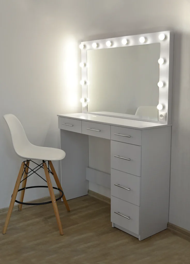 Туалетний столик з дзеркалом. Модель СМ 25