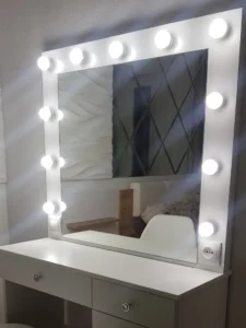 Столик для спальні, модель СМ10