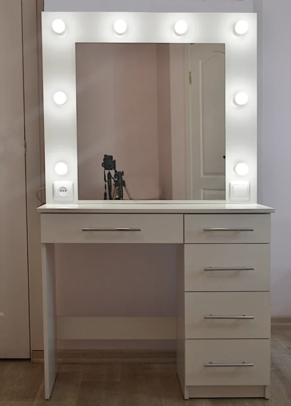 СМ 133 | Туалетний столик білого кольору