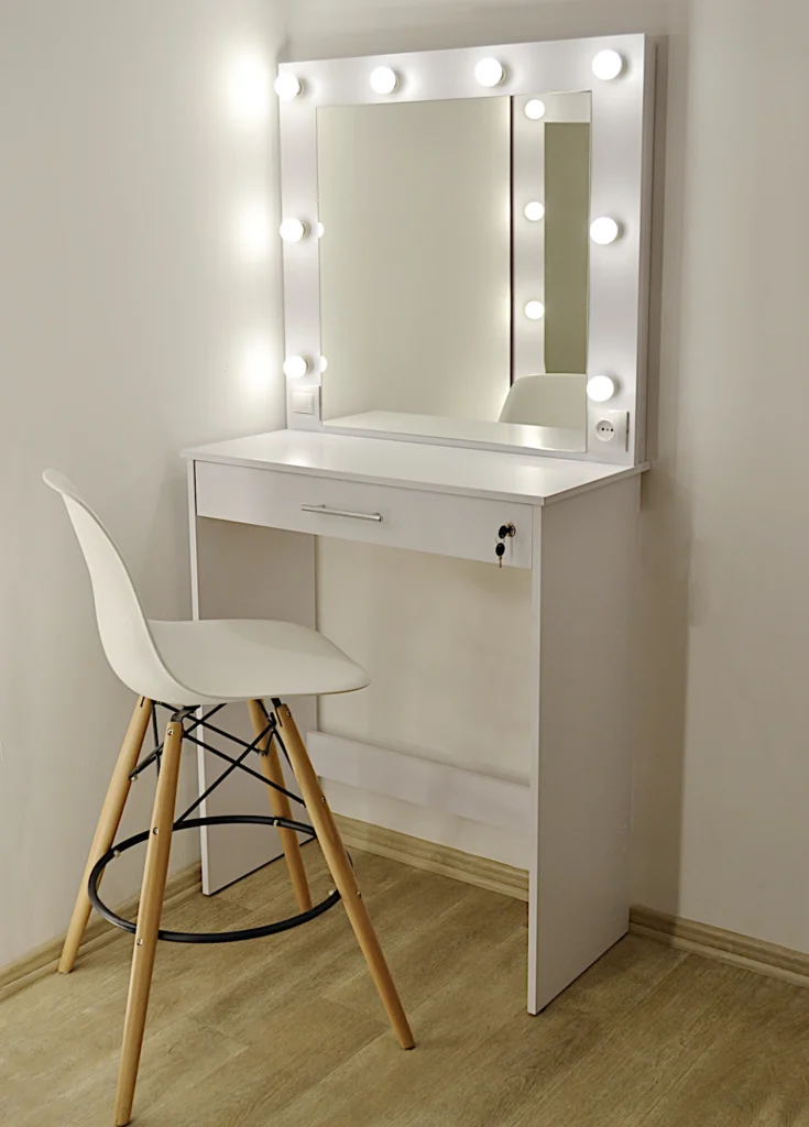 Туалетний столик з дзеркалом. Модель СМ 9А