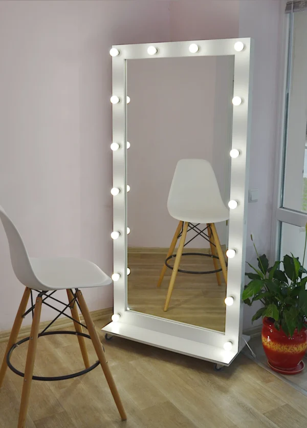 Макіяжне дзеркало з підсвіткою | на колесах
