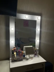 Коментар до туалетного столику